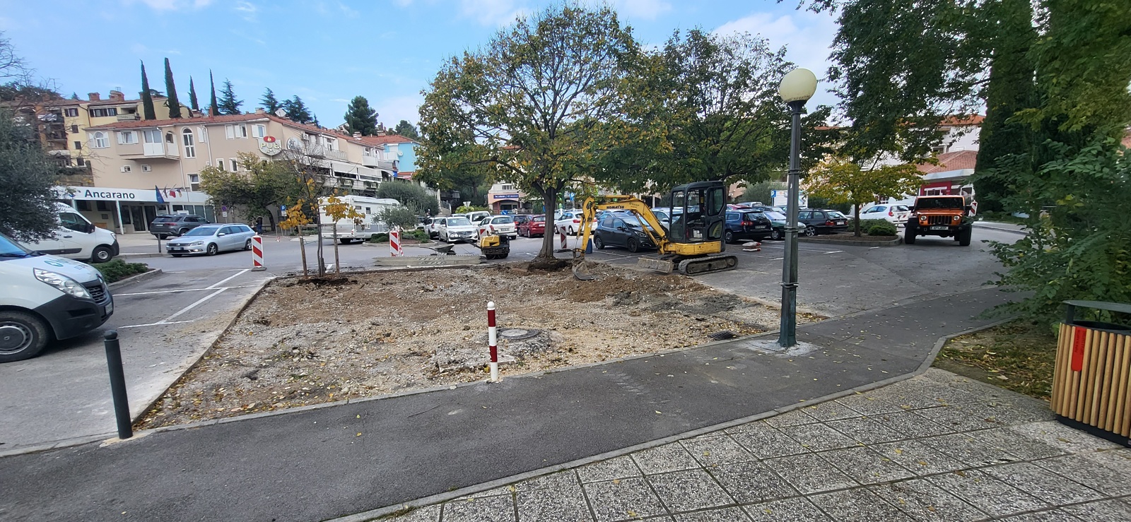 Dela na pločniku_trznica Ankaran_nov23