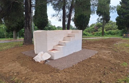 Skulptura Družbena ploščad
