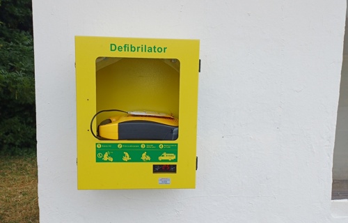 Defibrilator Sončni park vandalizem