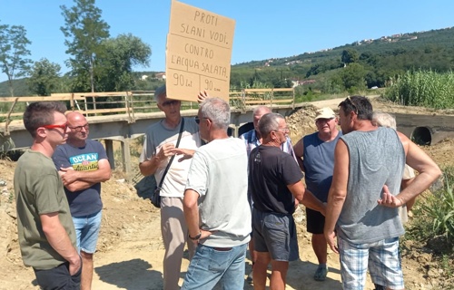 AOK namakanje protest foto Radio Koper
